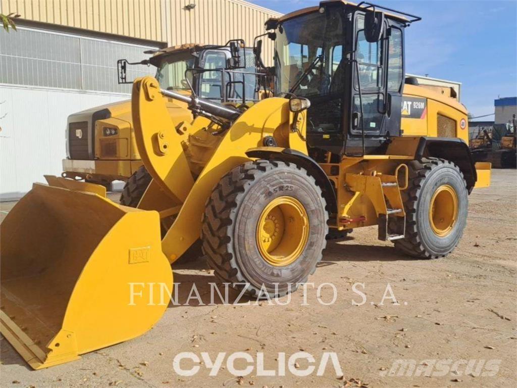 CAT 926M Колесни товарачи