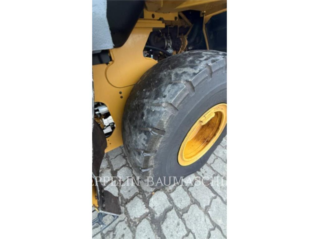 CAT 926M Колесни товарачи