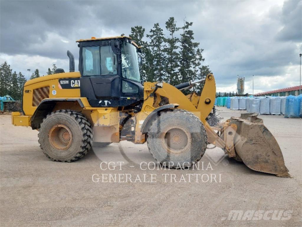 CAT 926M Колесни товарачи