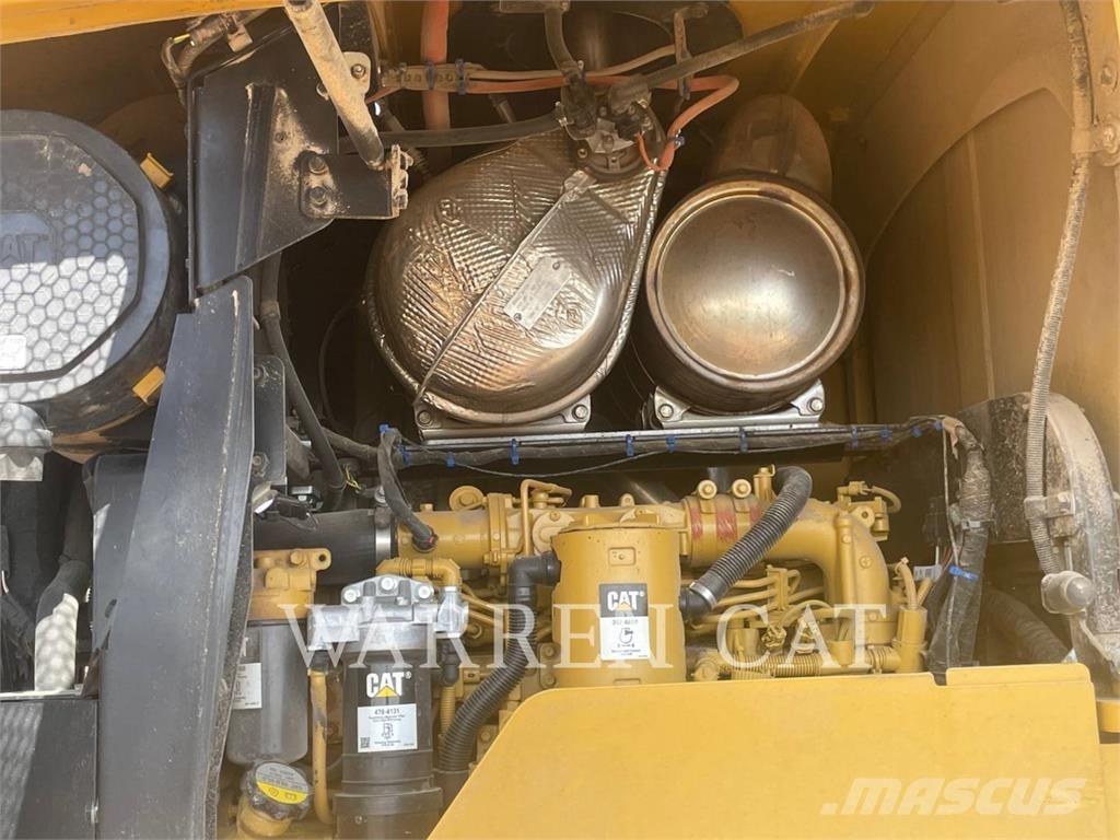 CAT 926M HL Колесни товарачи