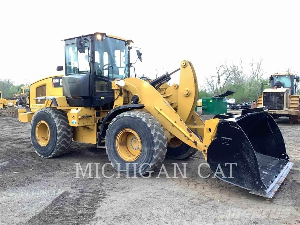 CAT 926M Q Колесни товарачи