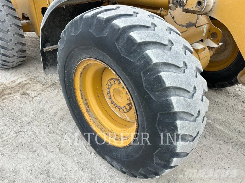 CAT 928G Колесни товарачи