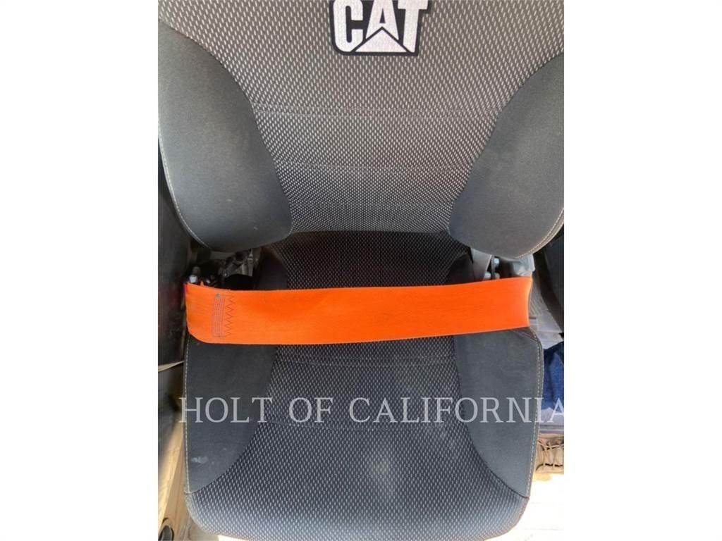 CAT 930 Колесни товарачи