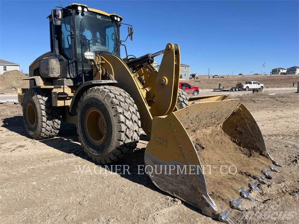 CAT 930 Колесни товарачи