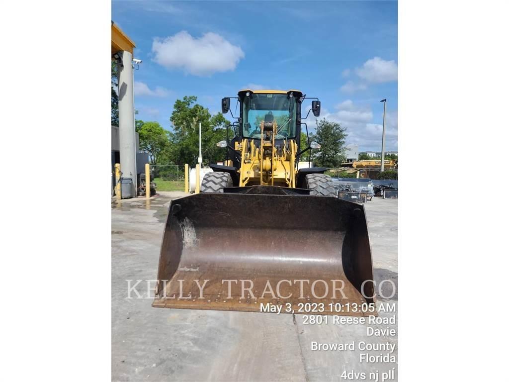 CAT 930M Колесни товарачи