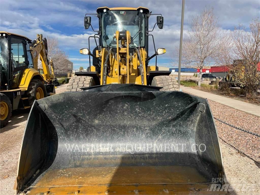 CAT 930M Колесни товарачи