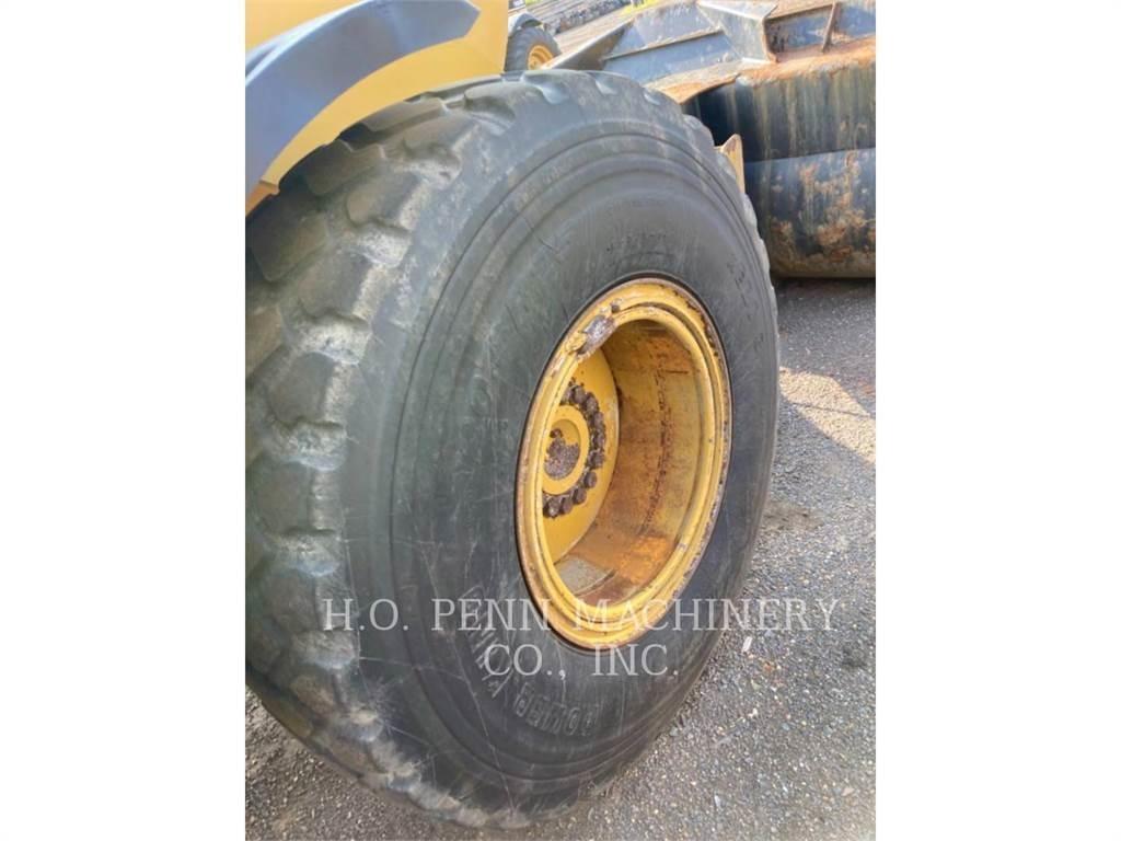 CAT 930M Колесни товарачи