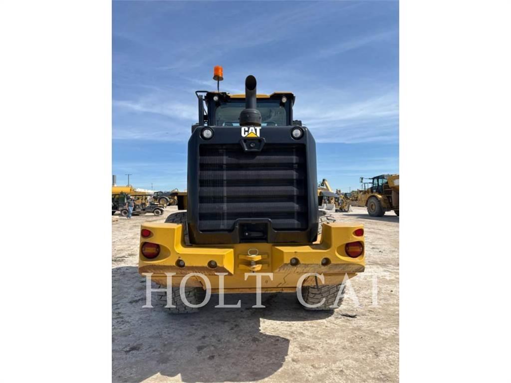 CAT 930M Колесни товарачи