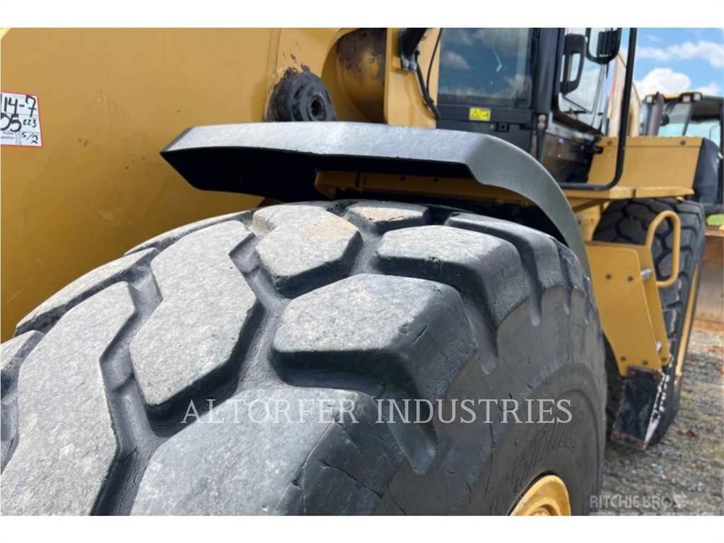 CAT 930M Колесни товарачи