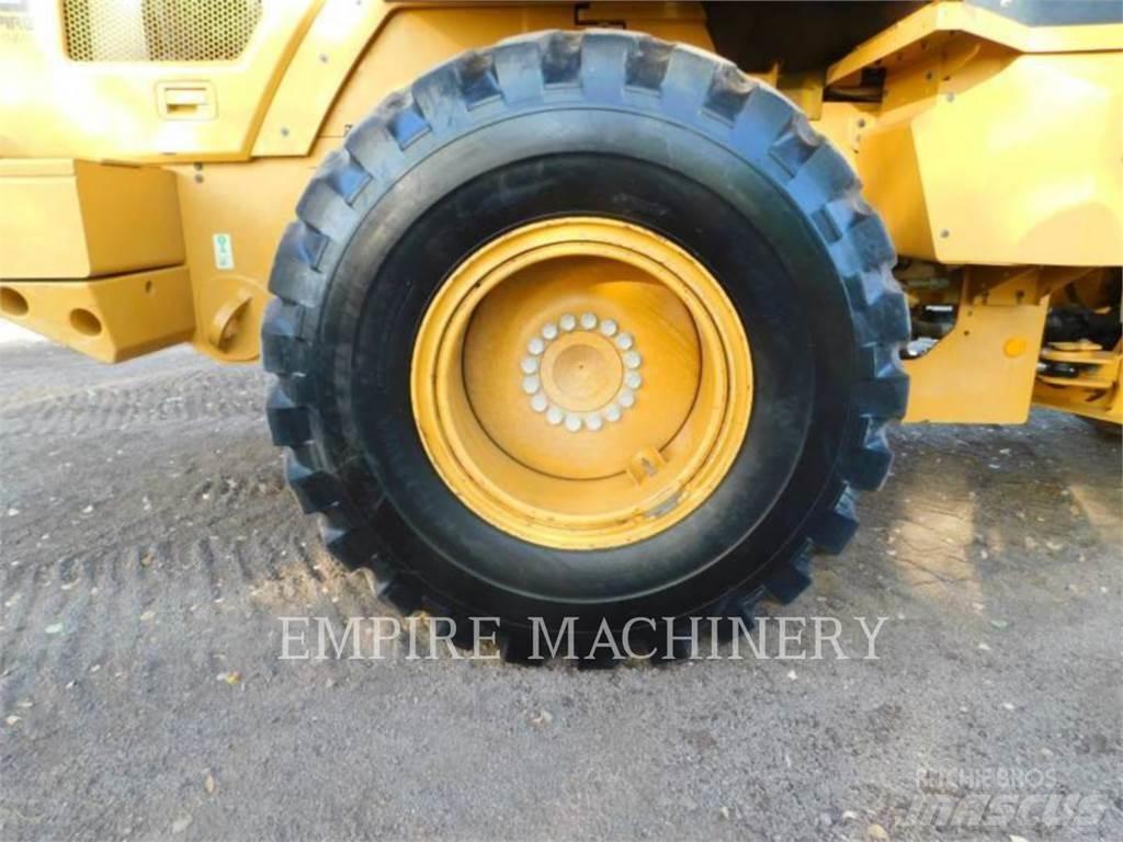 CAT 930M Колесни товарачи