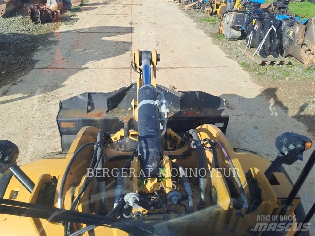 CAT 930M Колесни товарачи