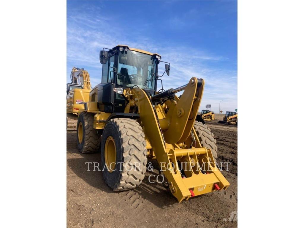 CAT 930M Колесни товарачи