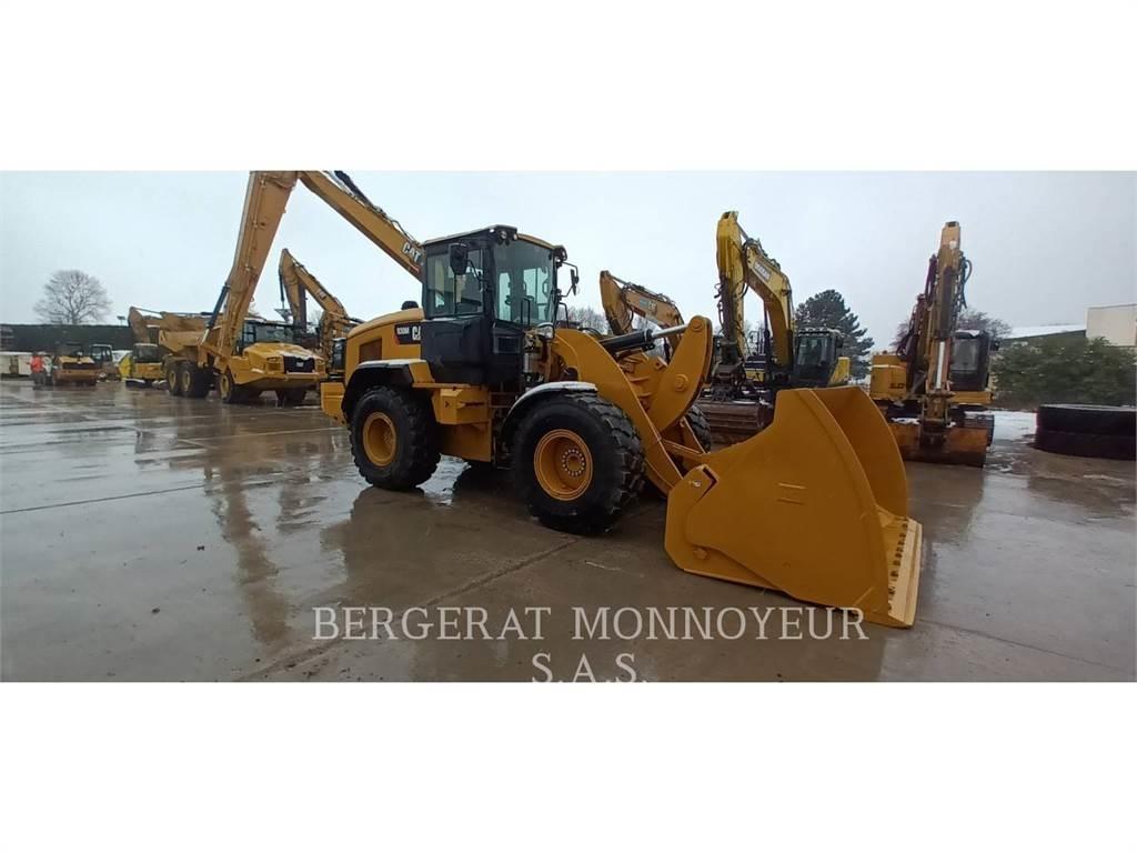 CAT 930M Колесни товарачи
