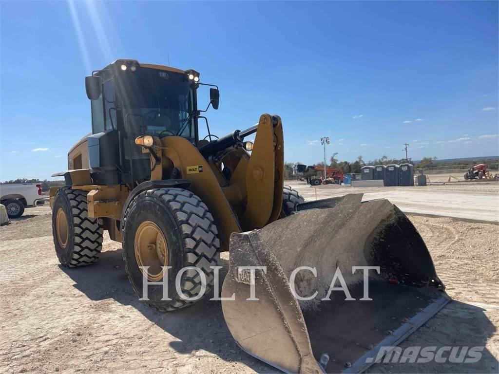 CAT 930M Колесни товарачи