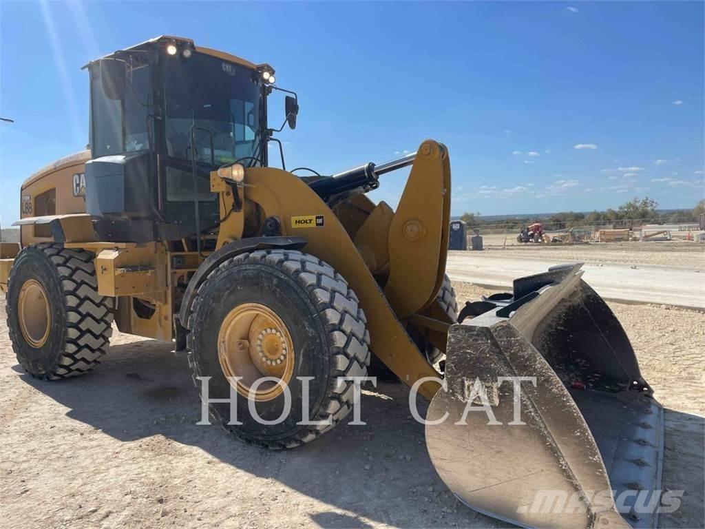CAT 930M Колесни товарачи