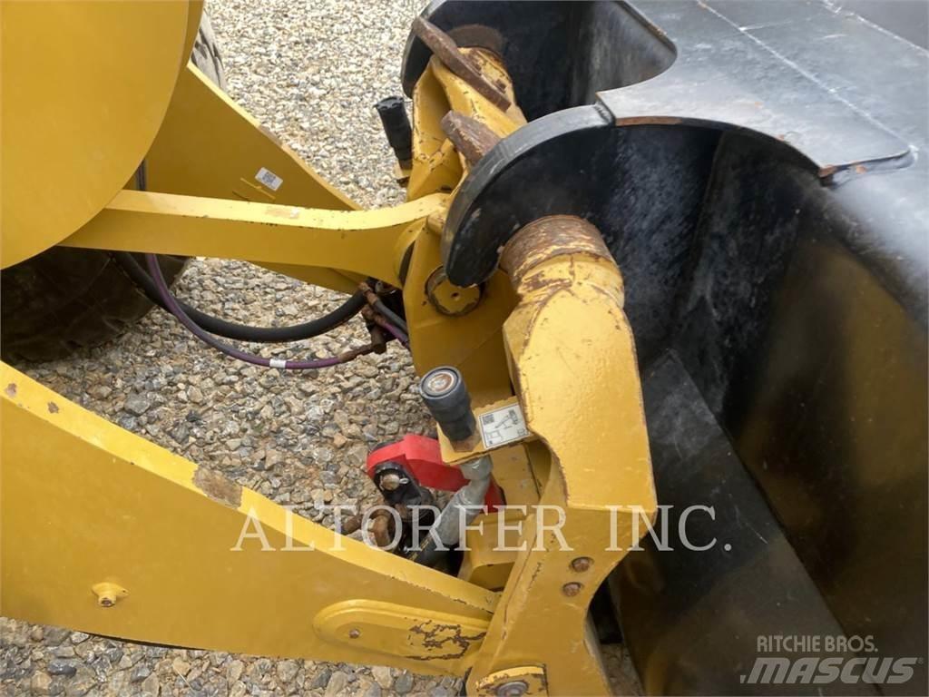 CAT 930M Верижни булдозери
