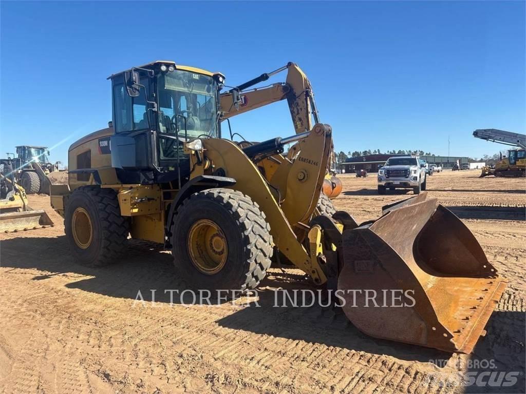 CAT 930M Колесни товарачи
