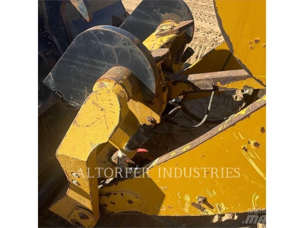 CAT 930M Колесни товарачи