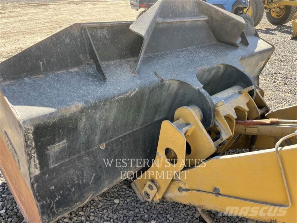 CAT 930M Колесни товарачи