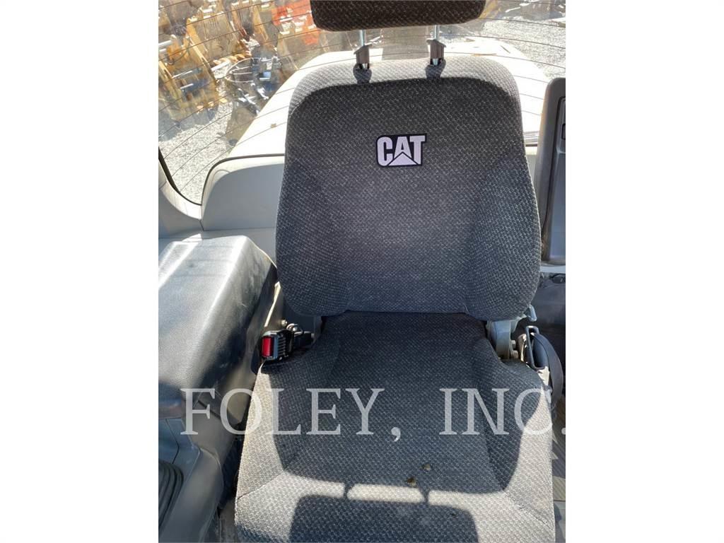 CAT 930M Колесни товарачи
