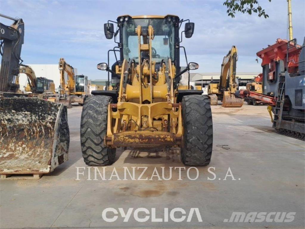 CAT 930M Колесни товарачи
