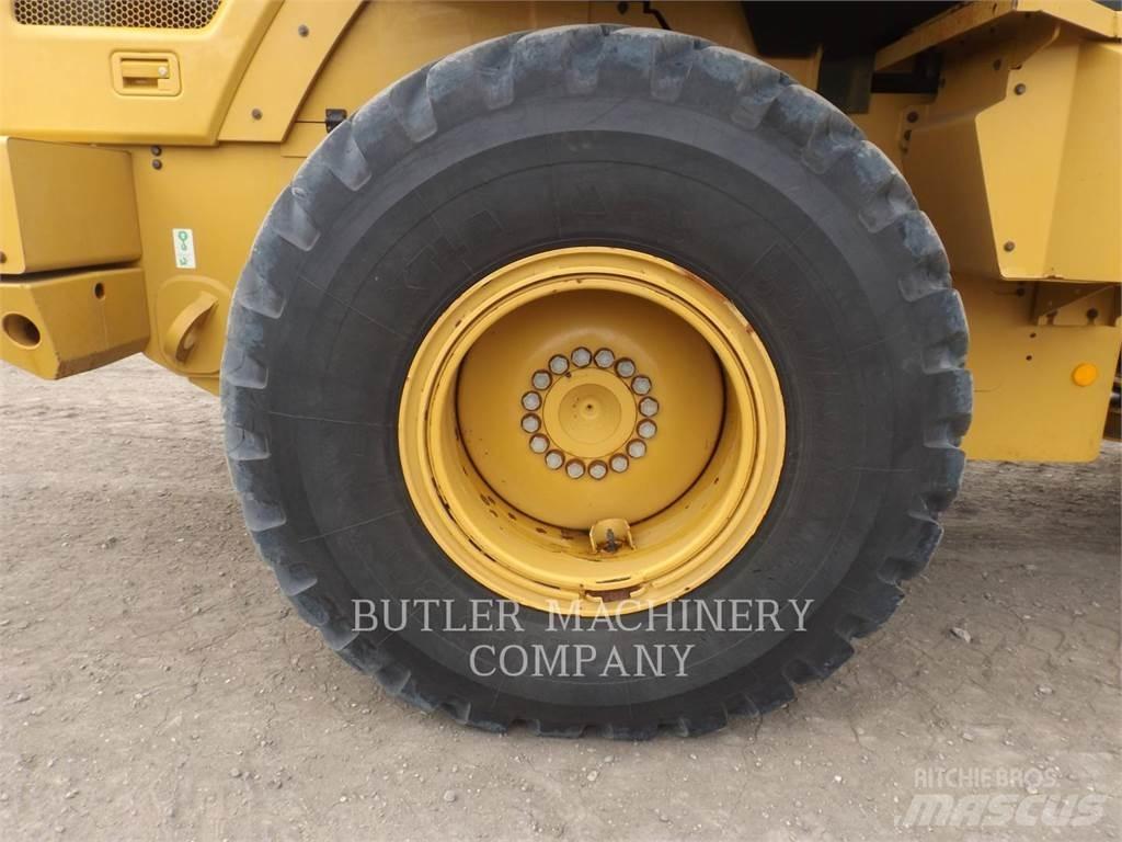 CAT 930M Колесни товарачи