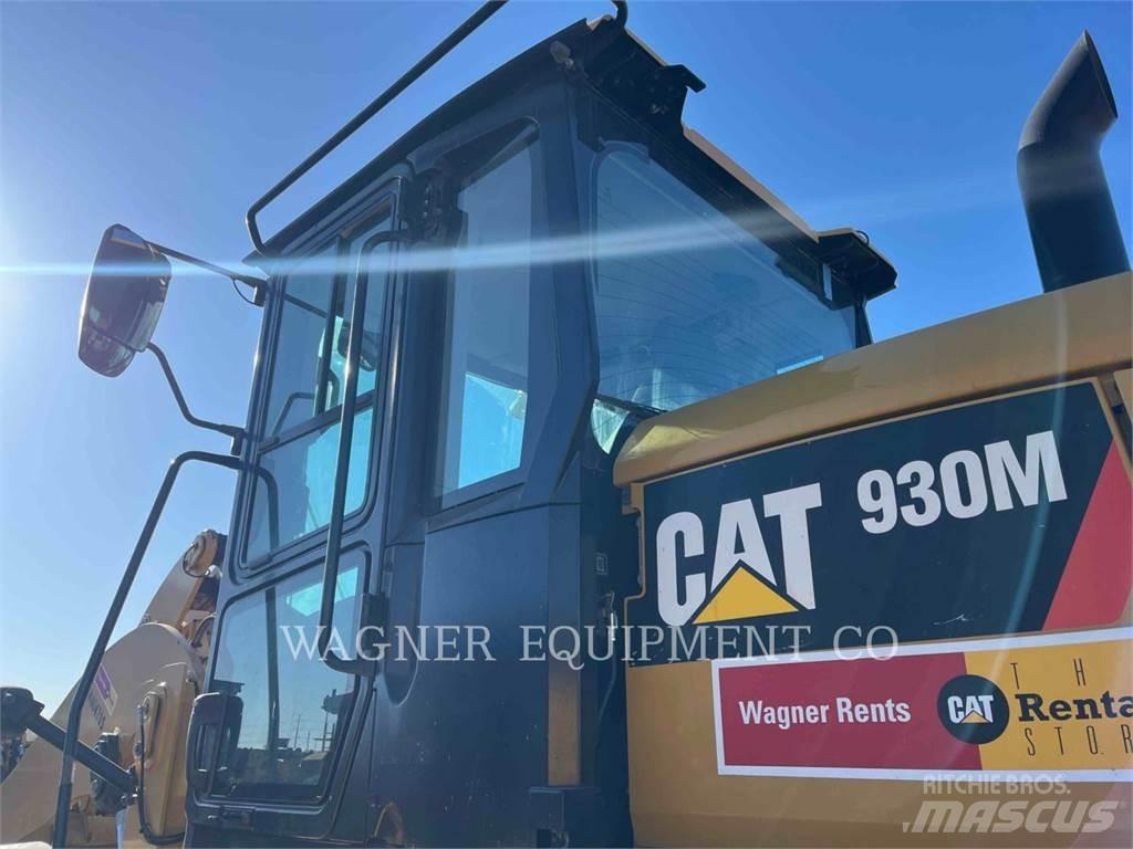 CAT 930M Колесни товарачи