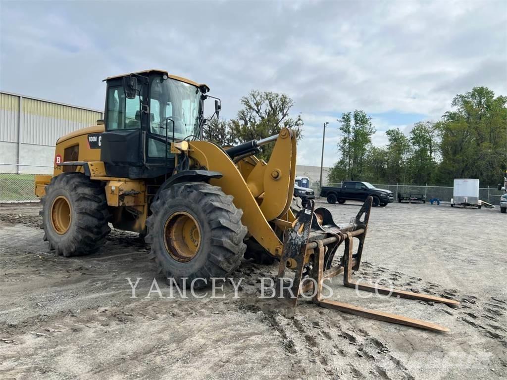 CAT 930M Колесни товарачи
