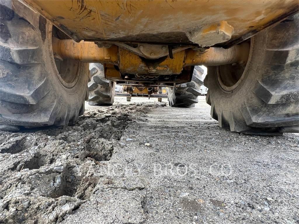 CAT 930M Колесни товарачи