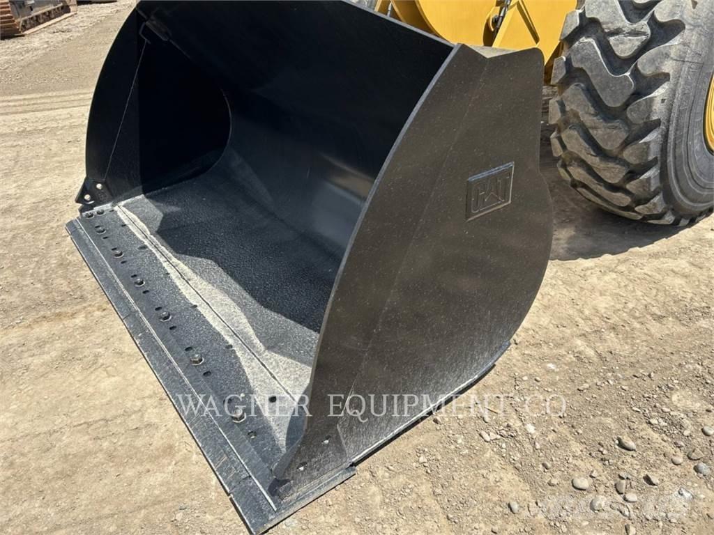 CAT 930M Колесни товарачи