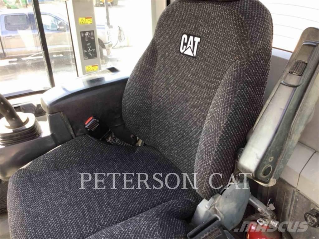 CAT 930M Колесни товарачи