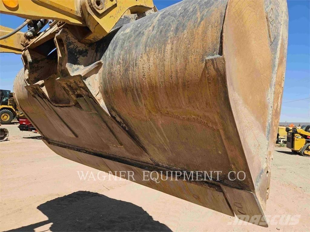 CAT 930M Колесни товарачи
