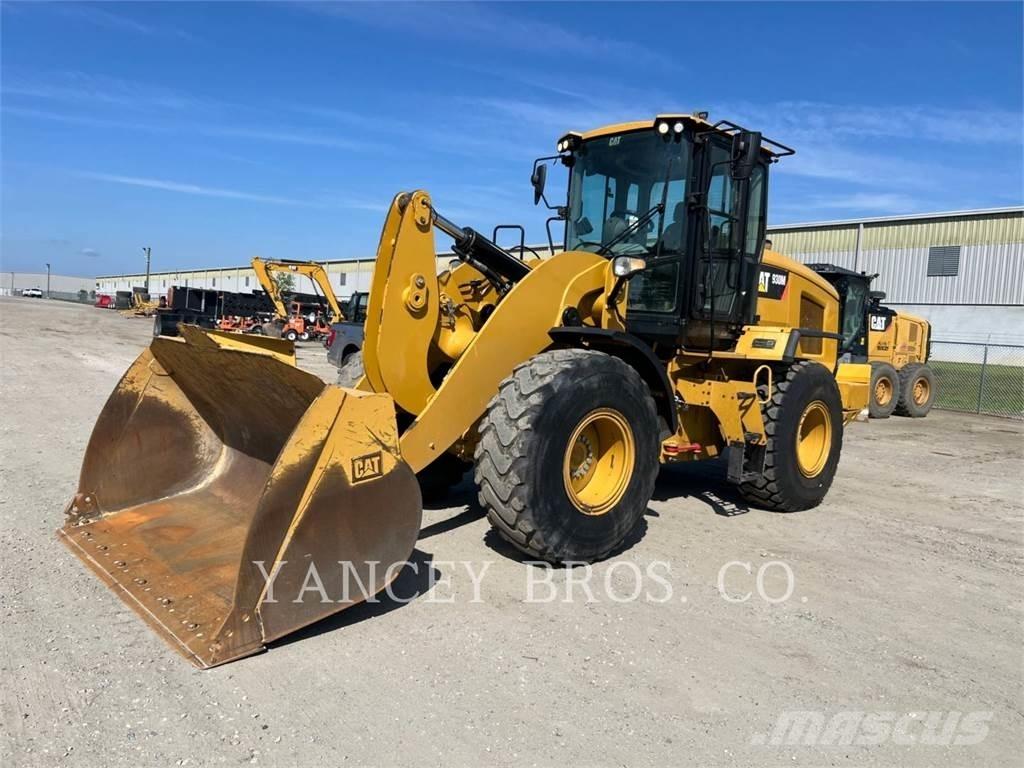 CAT 930M Колесни товарачи