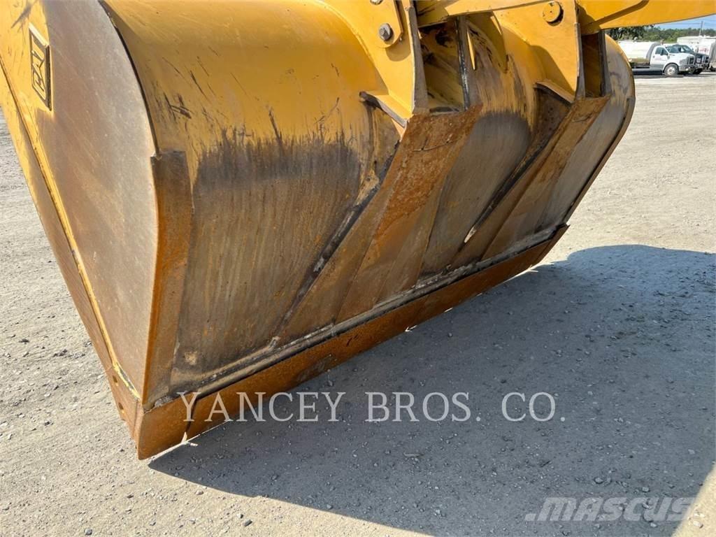 CAT 930M Колесни товарачи