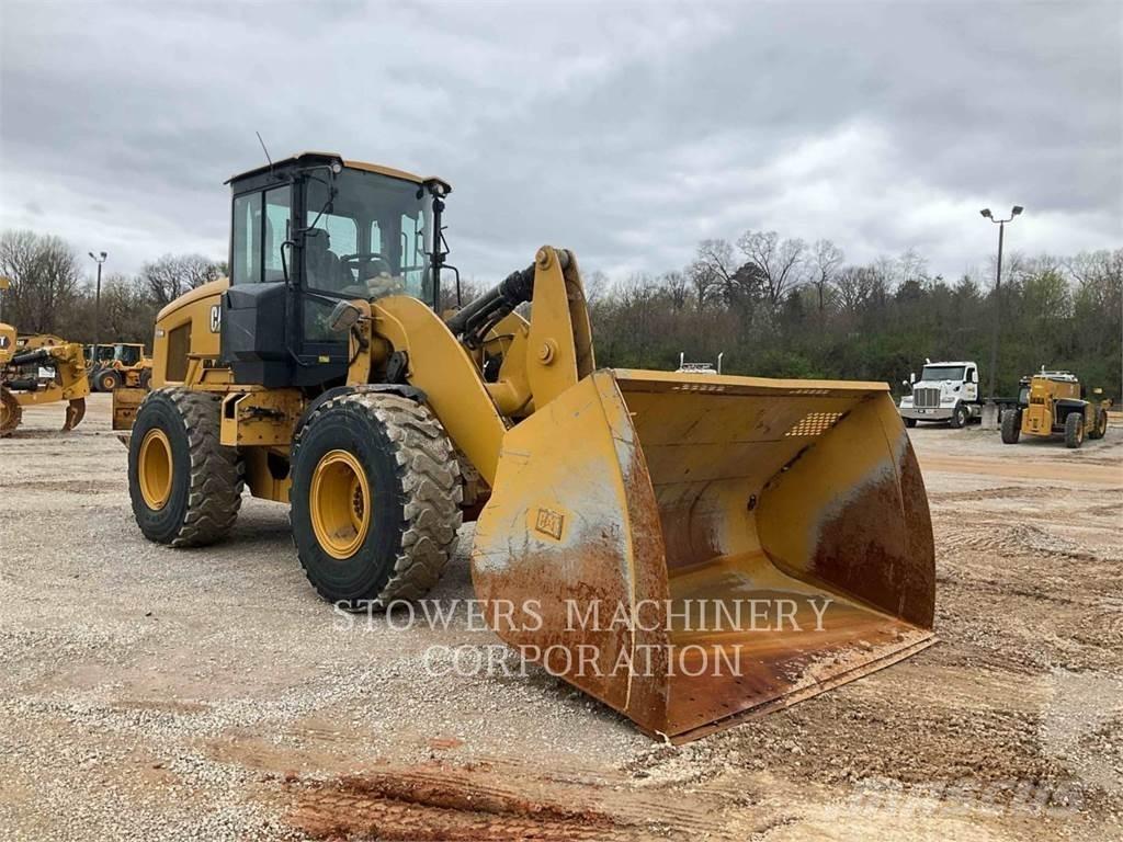 CAT 930M Колесни товарачи