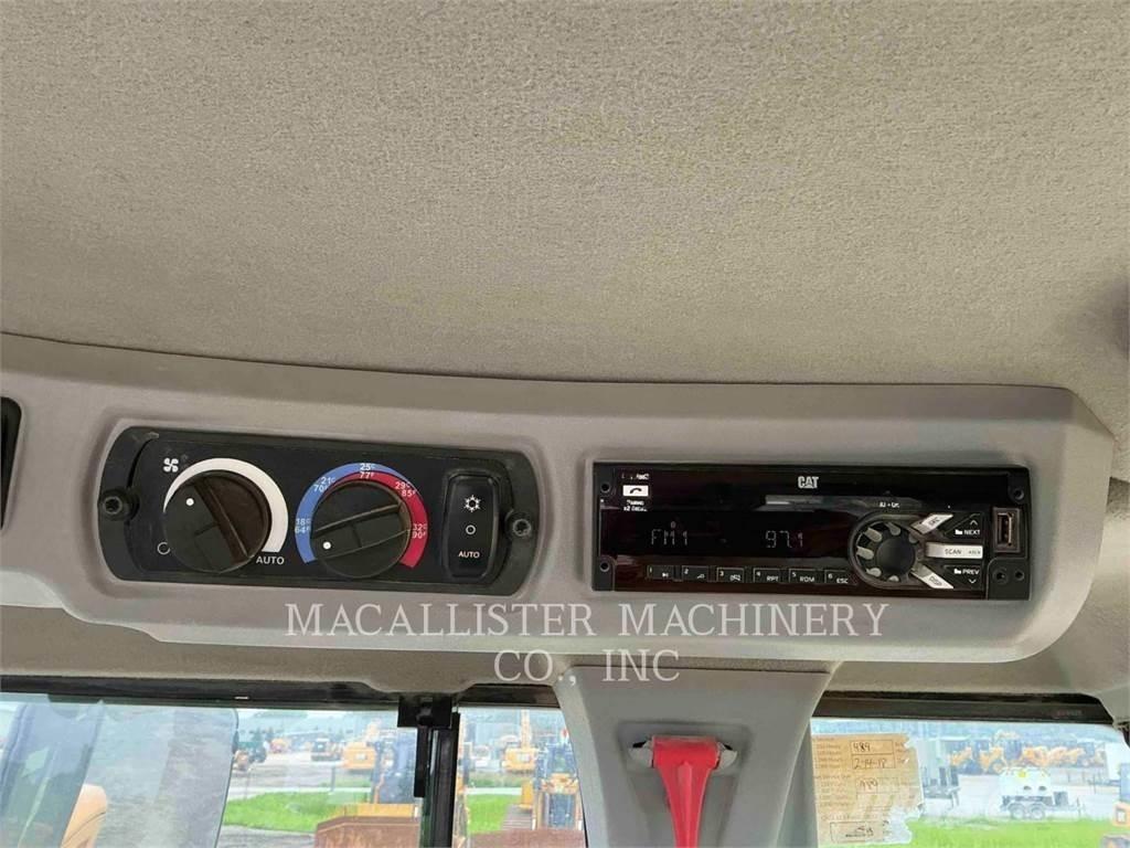 CAT 930M Колесни товарачи