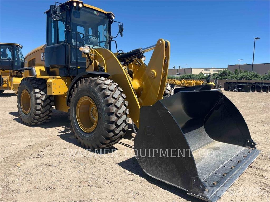 CAT 930M Колесни товарачи