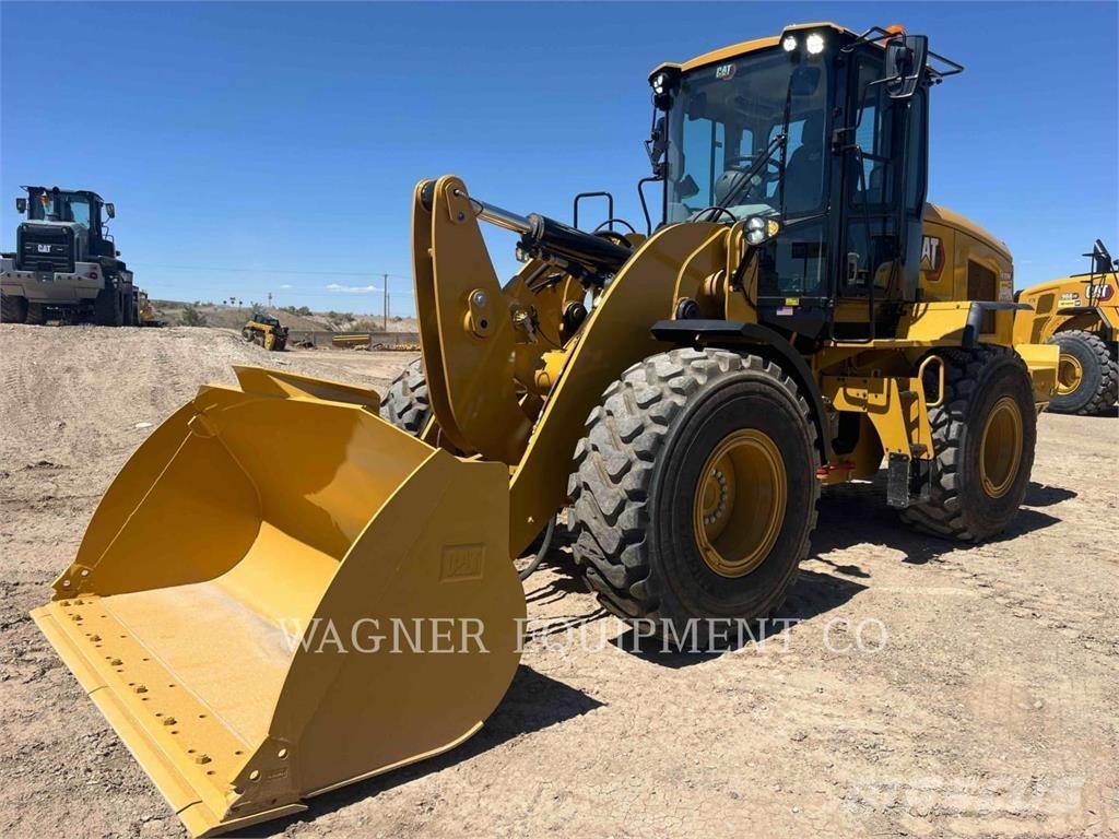 CAT 930M Колесни товарачи