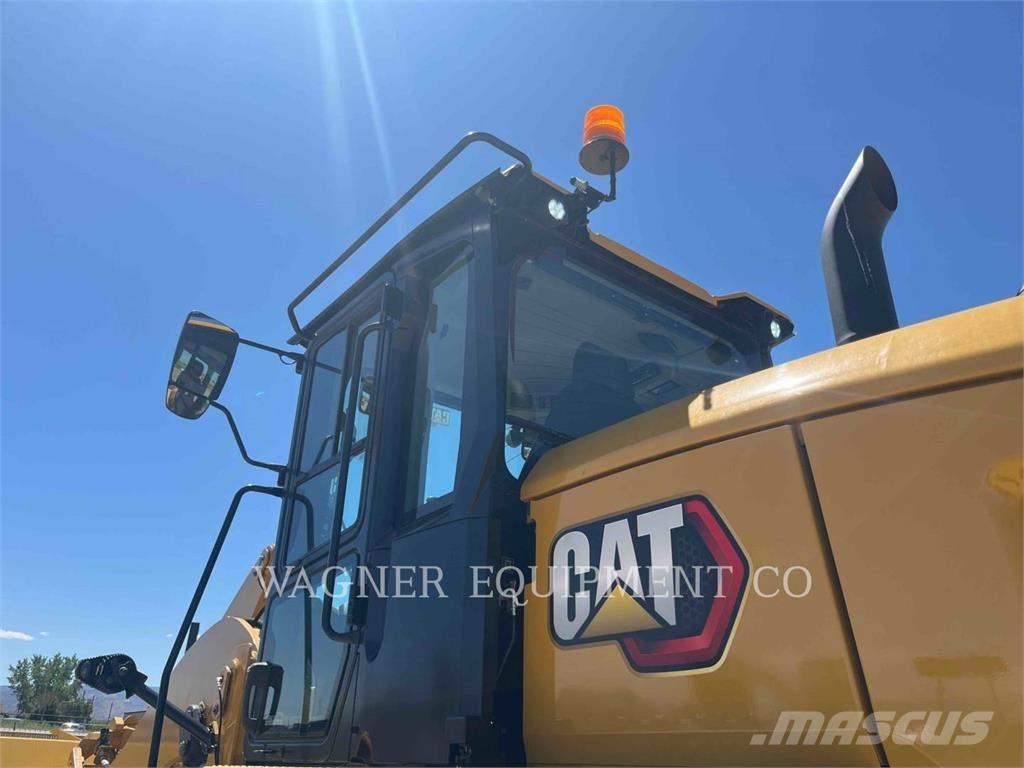 CAT 930M Колесни товарачи