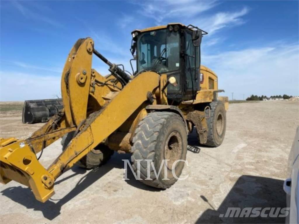 CAT 930M Колесни товарачи