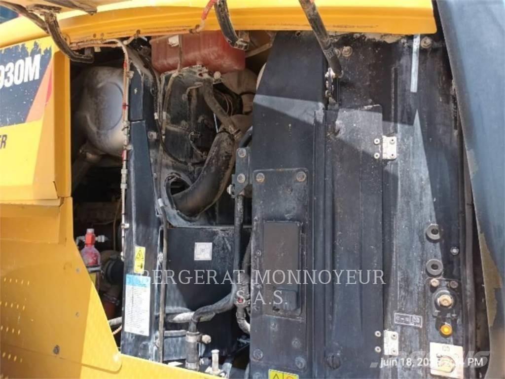 CAT 930M Колесни товарачи
