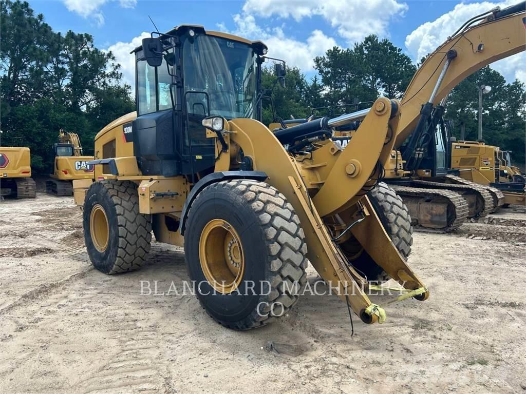CAT 930M Колесни товарачи