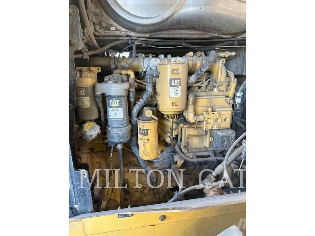 CAT 930M Колесни товарачи