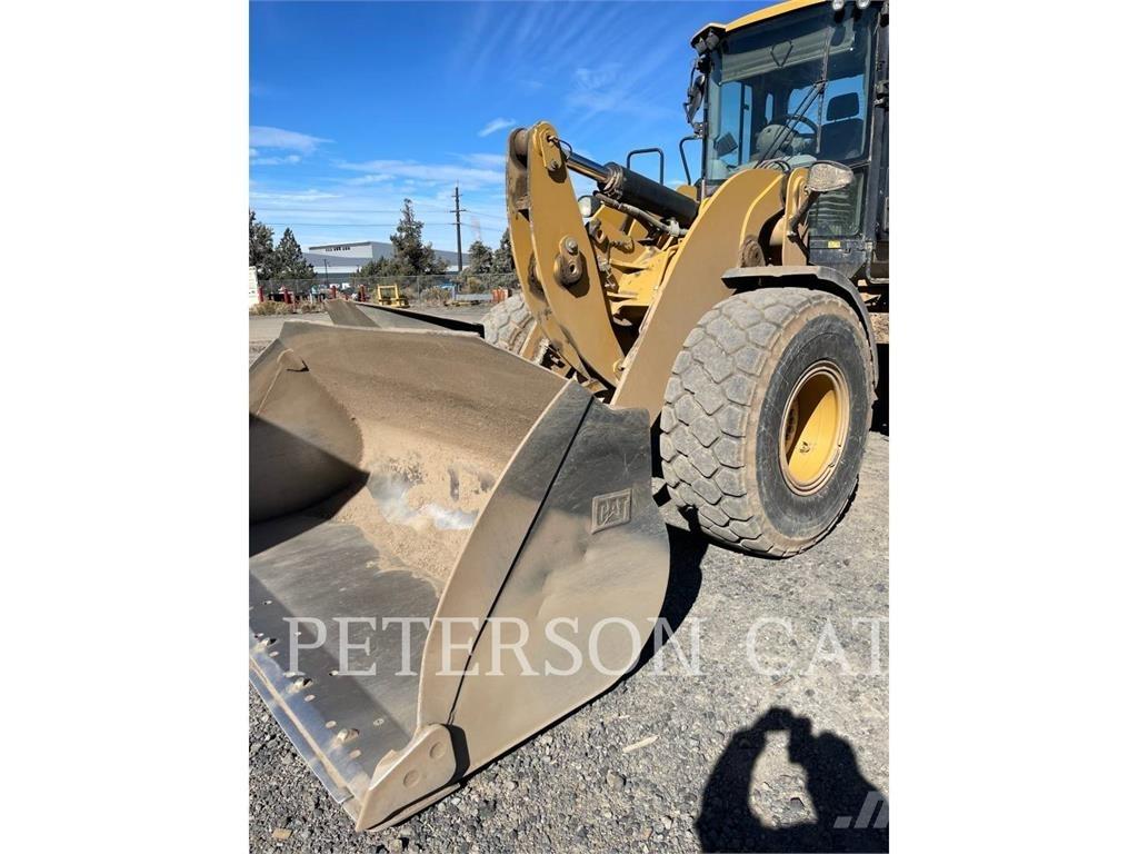 CAT 930M Колесни товарачи