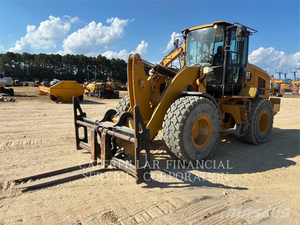 CAT 930M Колесни товарачи