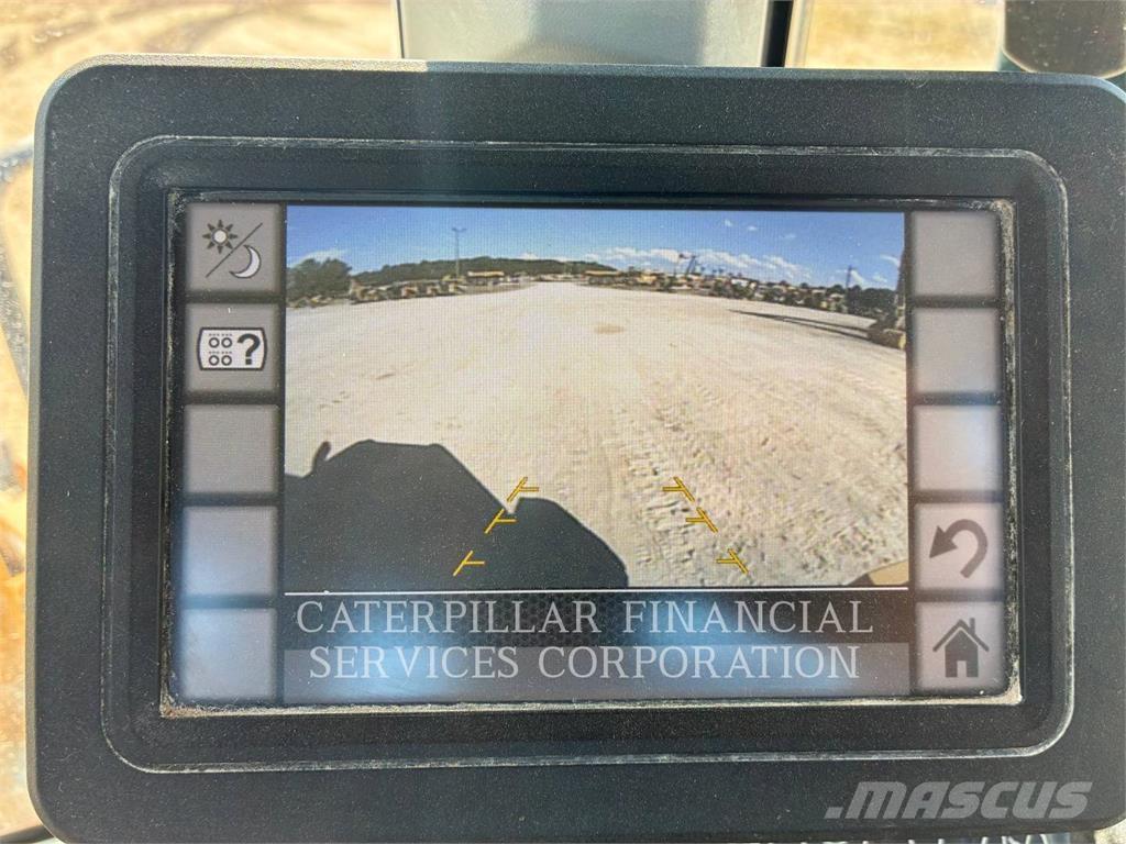CAT 930M Колесни товарачи