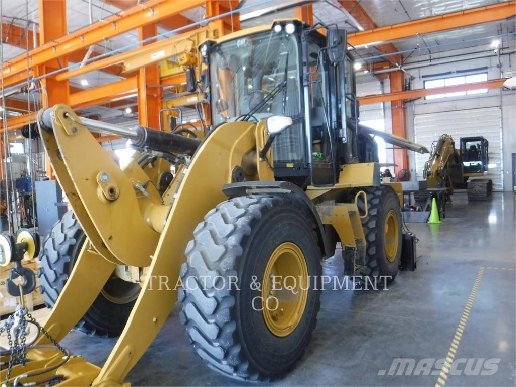 CAT 930M Колесни товарачи