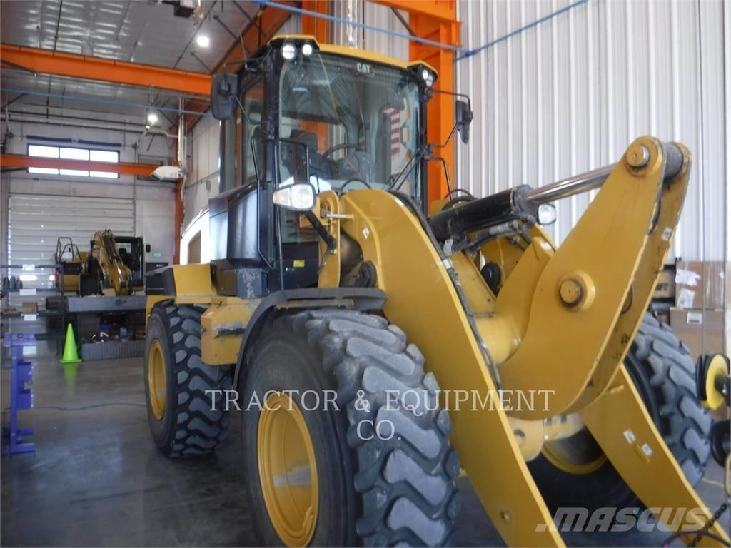 CAT 930M Колесни товарачи