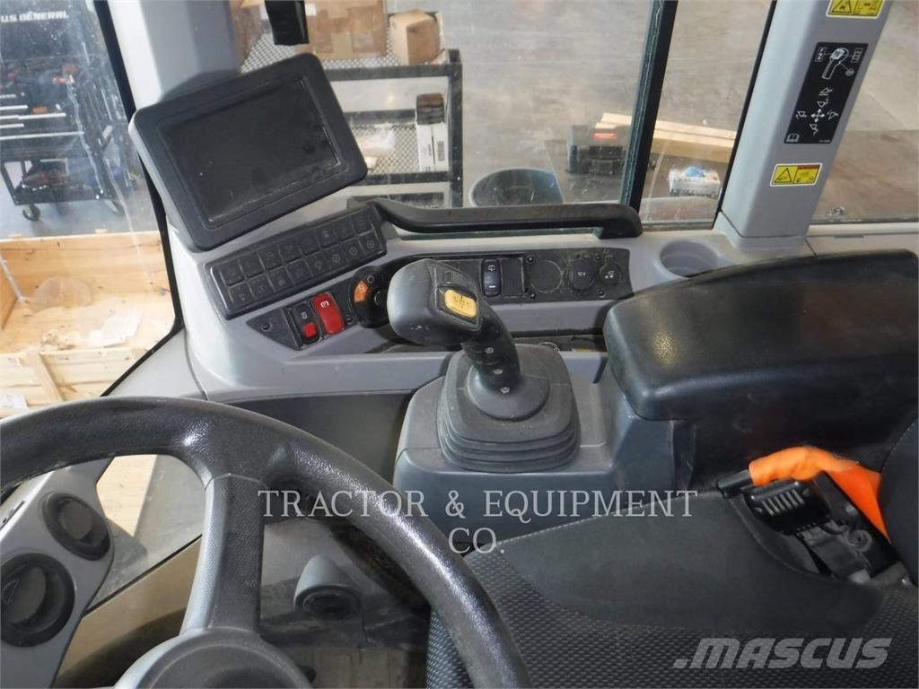 CAT 930M Колесни товарачи