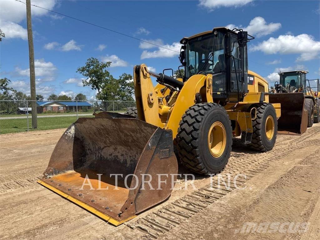 CAT 930M Колесни товарачи